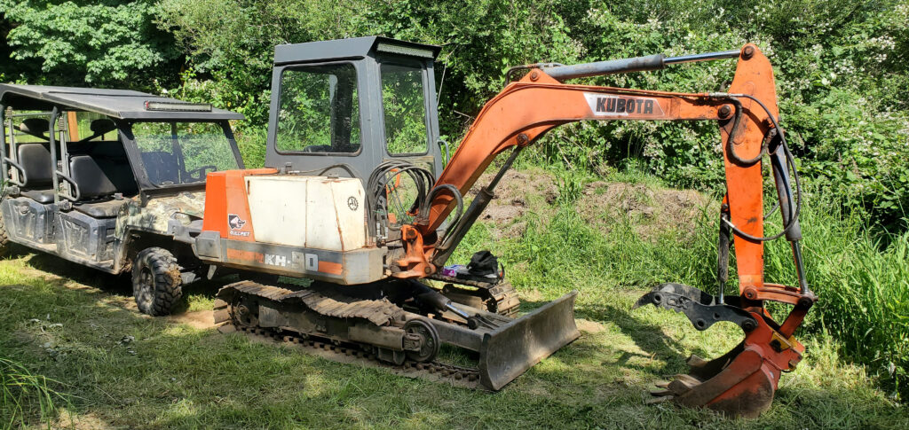 Steel Tracks Kubota KH90 - SteelTracks.com