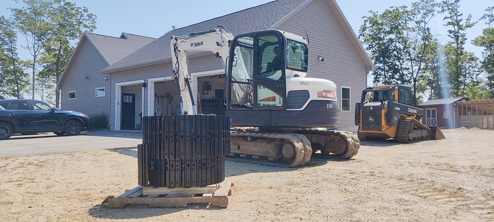 Steel Tracks Bobcat E80