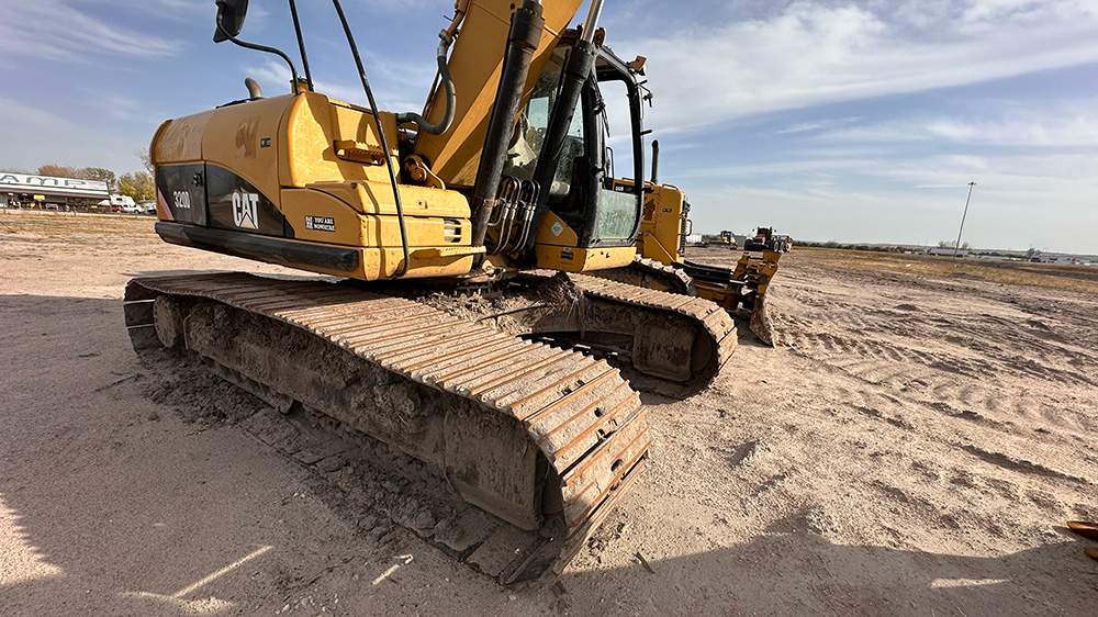 CAT 320DL Steel Tracks SteelTracks.com Replacement Tracks & Undercarriage Parts for Heavy Equipment